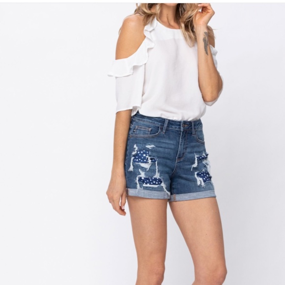 Judy Blue Mid Rise STAR PATCH SHORTS - Picture 3 of 6